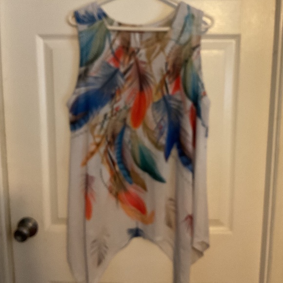Sleeveless Shark Bite Hem Colorful Shirt - Picture 1 of 4